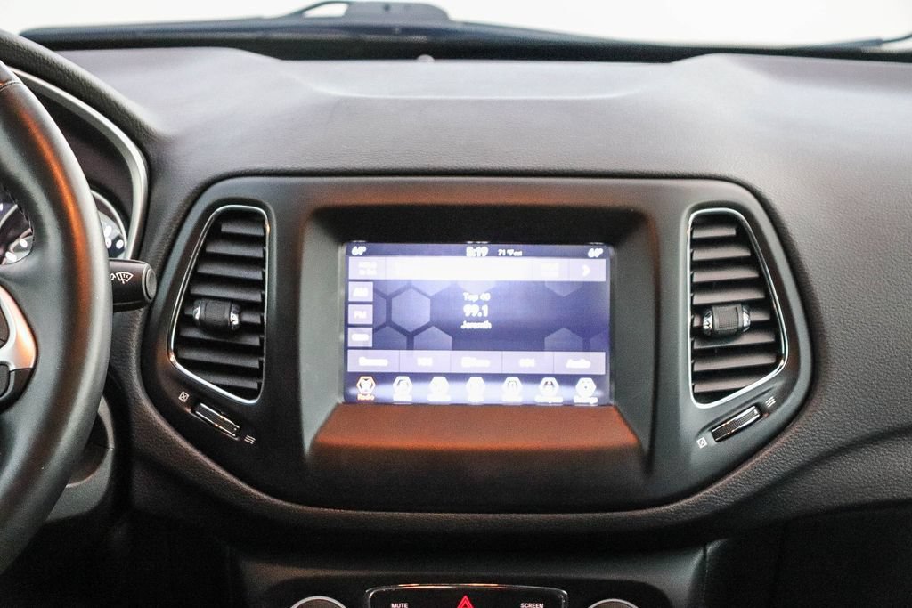 Used 2020 Jeep Compass Latitude w/ Popular Equipment Group FWD image 16