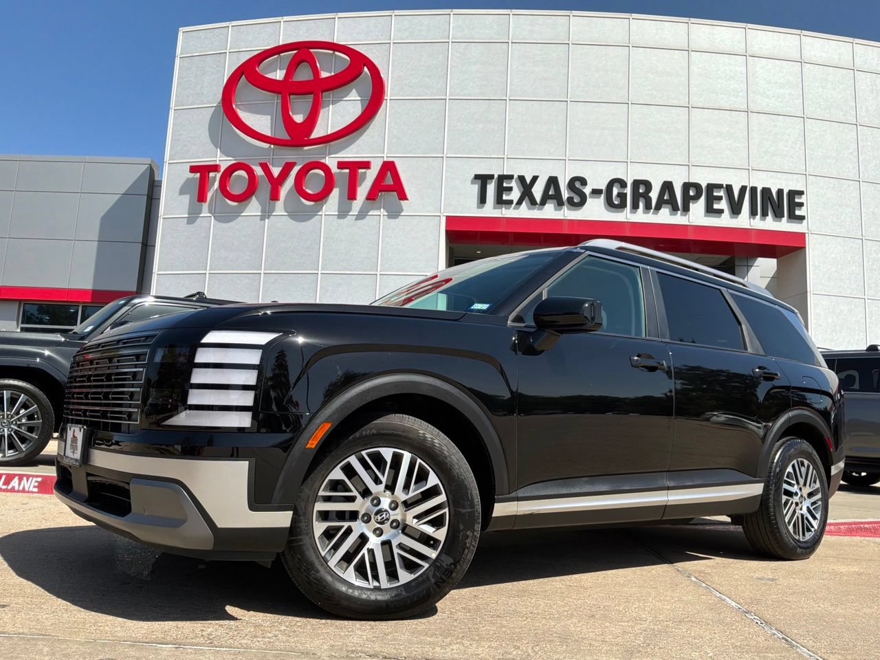 Used 2026 Hyundai Palisade SEL FWD image 2