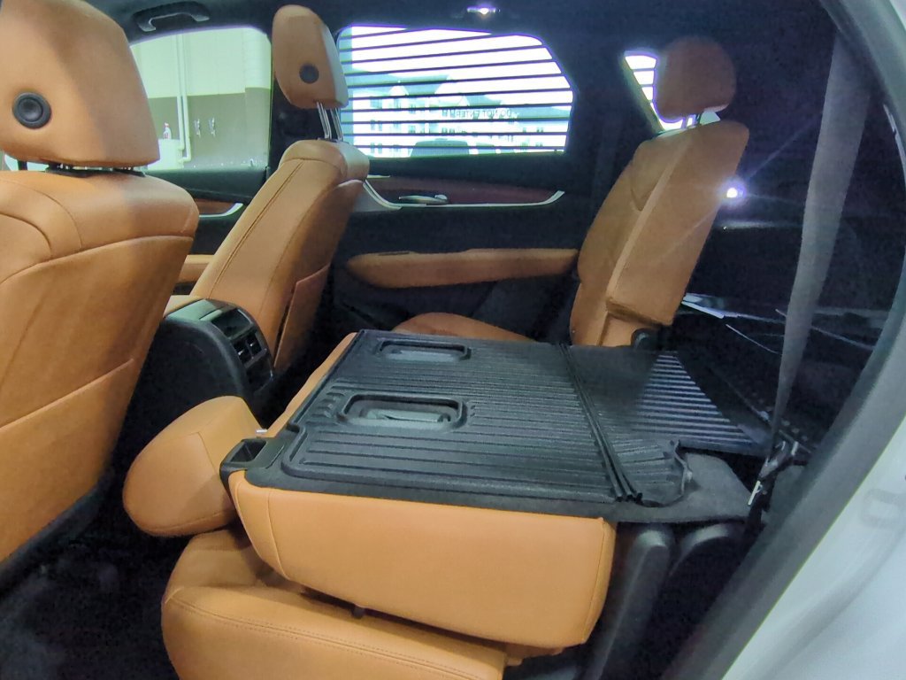 Used 2024 Cadillac XT5 Premium Luxury w/ LPO, Floor Liner Package AWD/4WD image 15