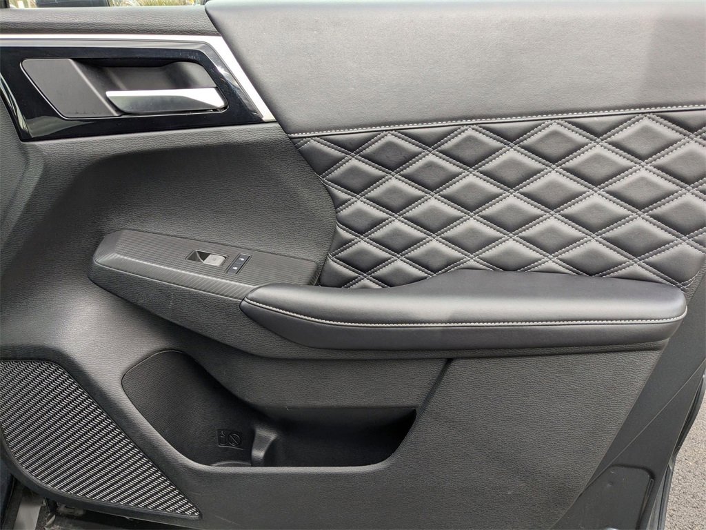 Used 2024 Mitsubishi Outlander SEL image 40