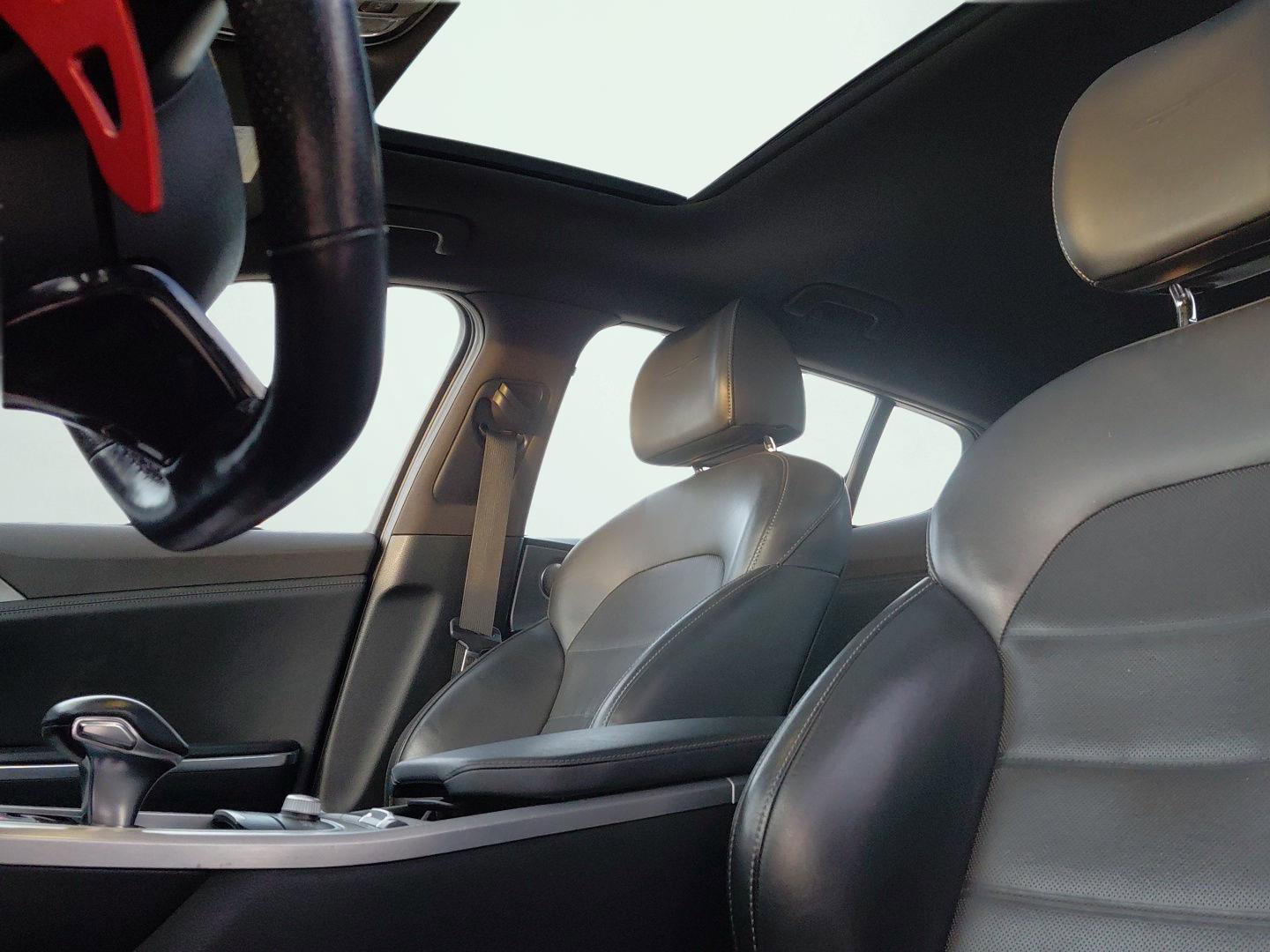 Used 2018 Kia Stinger GT2 image 9