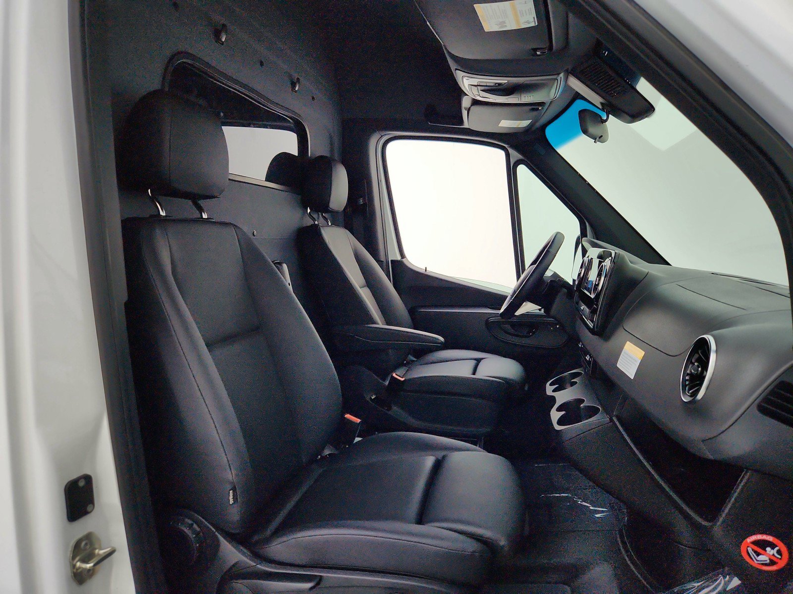 Used 2024 Mercedes-Benz eSprinter 170 Cargo image 27