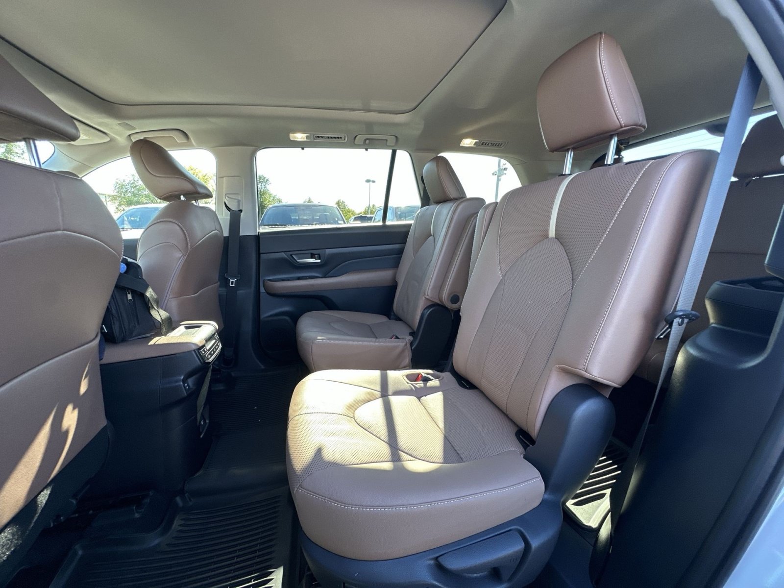 Used 2025 Toyota Grand Highlander AWD image 26