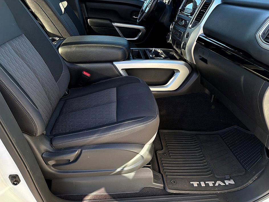 Used 2021 Nissan Titan SV w/ SV Convenience Package image 24