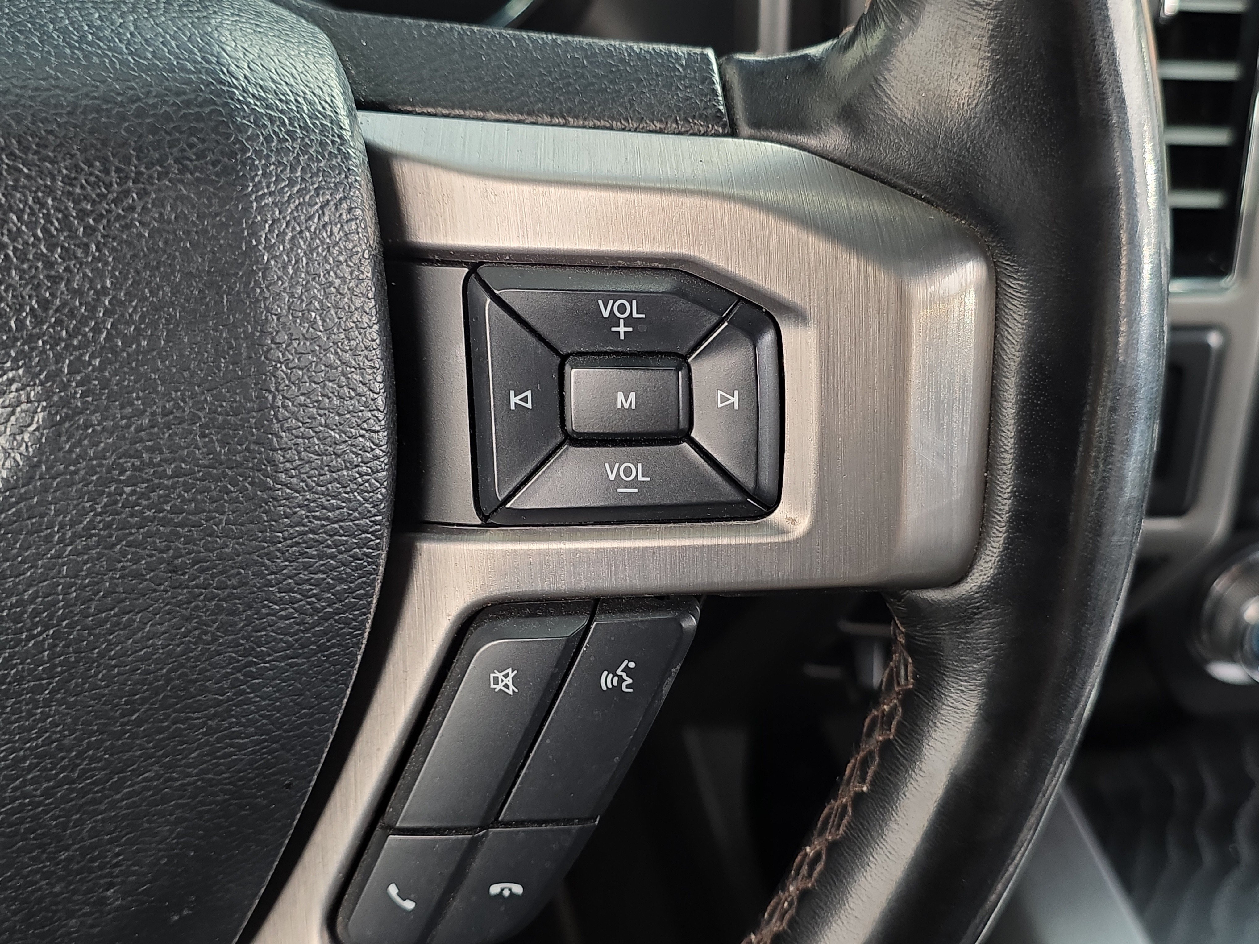 Used 2019 Ford F150 Platinum w/ Equipment Group 701A Luxury AWD/4WD image 15