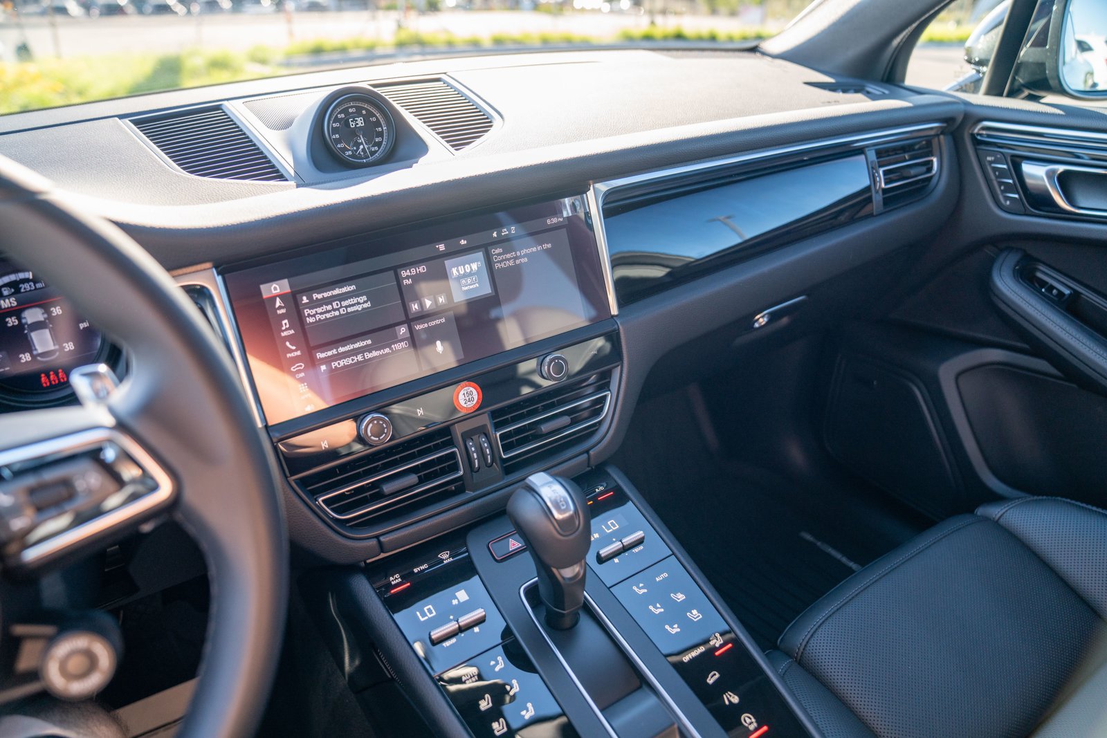 Certified 2026 Porsche Macan AWD/4WD image 15