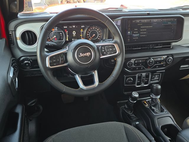 Used 2025 Jeep Wrangler Unlimited Sahara AWD/4WD image 11