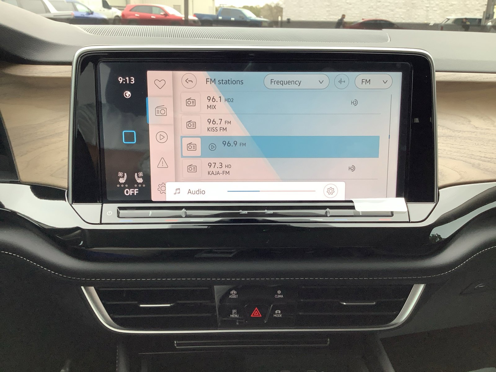 New 2025 Volkswagen Atlas SE image 17