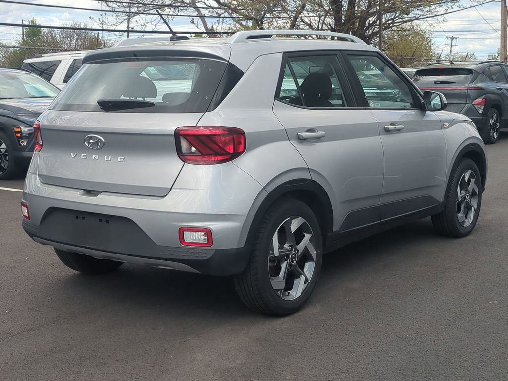 Used 2025 Hyundai Venue SEL FWD image 3