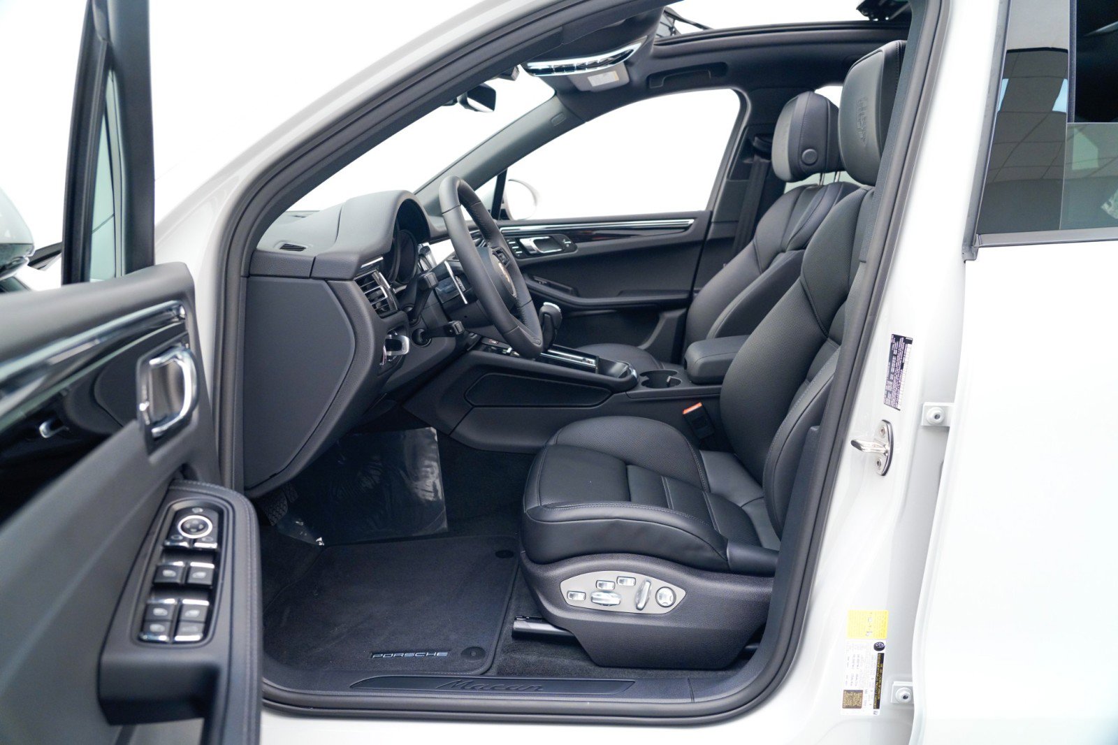 New 2026 Porsche Macan image 17