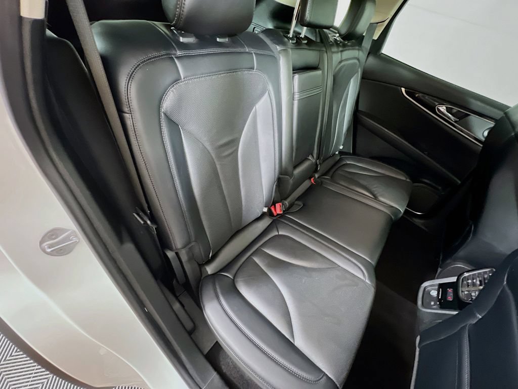 Used 2022 Lincoln Nautilus Reserve w/ Luxury Package AWD/4WD image 28