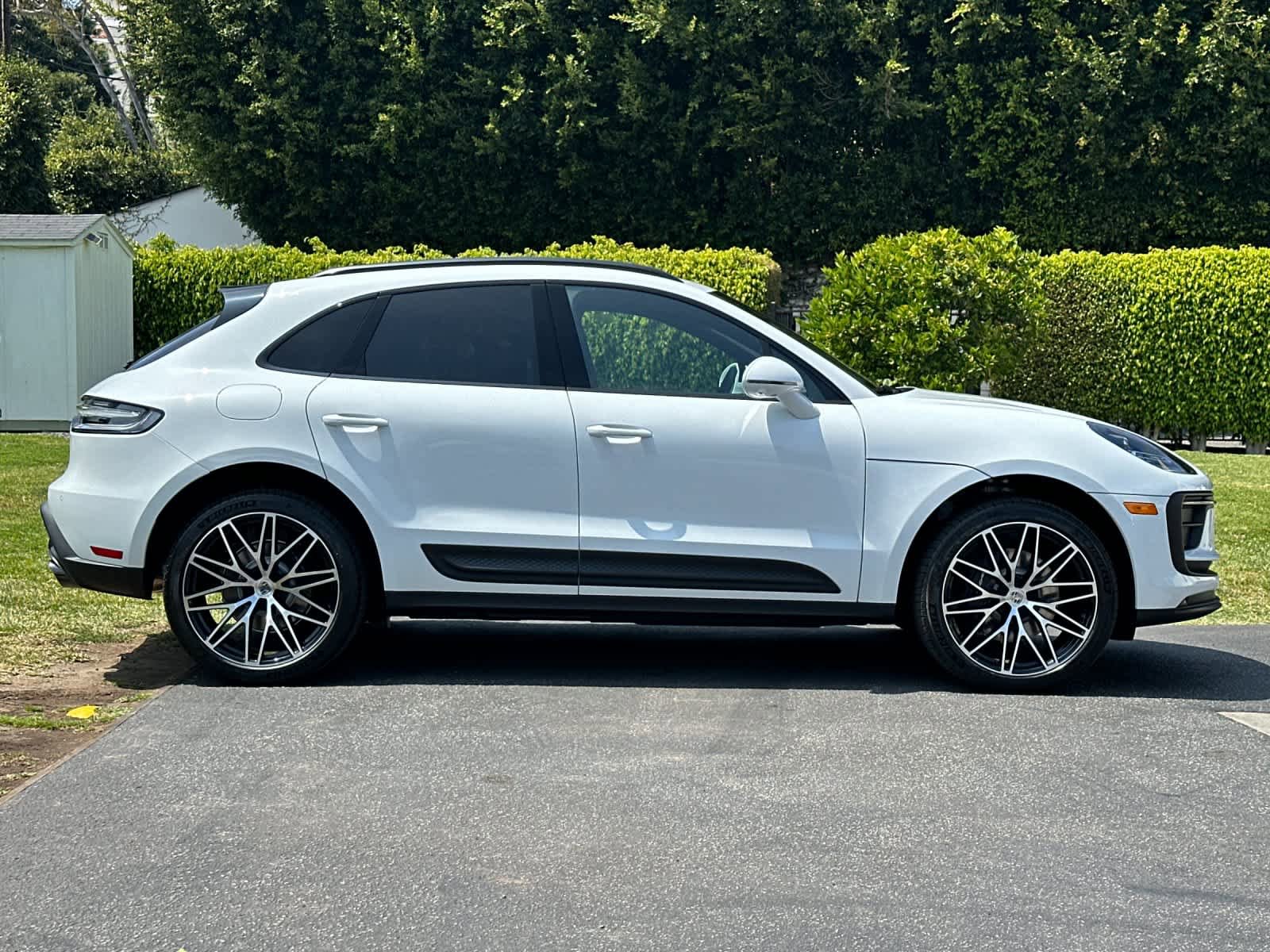 New 2026 Porsche Macan AWD/4WD image 9