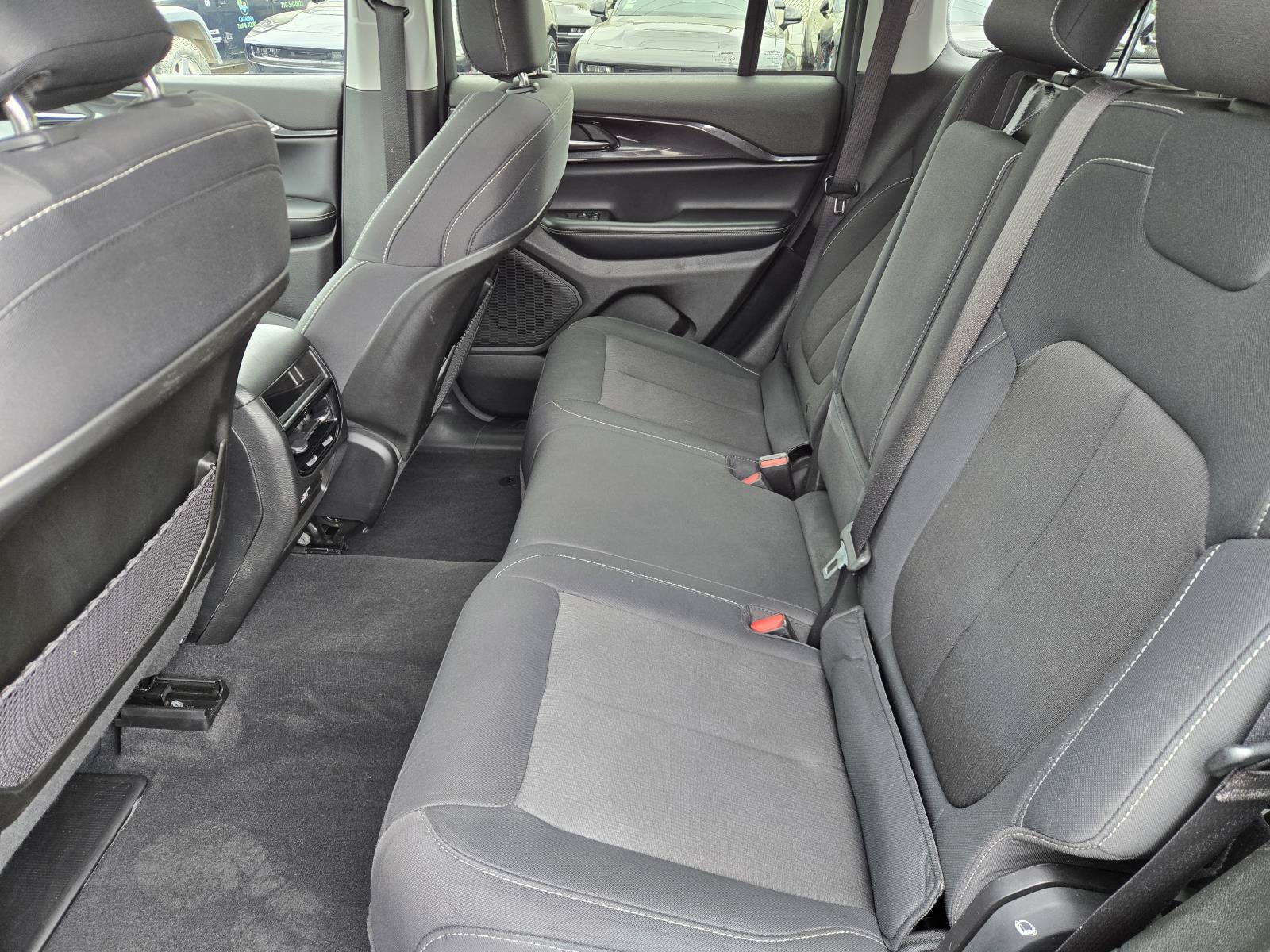 Used 2023 Jeep Grand Cherokee Laredo RWD image 25