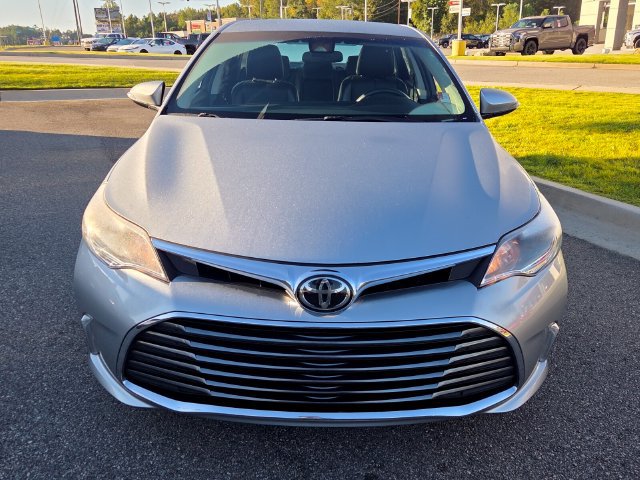 Used 2017 Toyota Avalon XLE FWD image 2