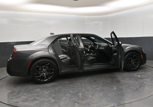 Used 2019 Chrysler 300 S image 28