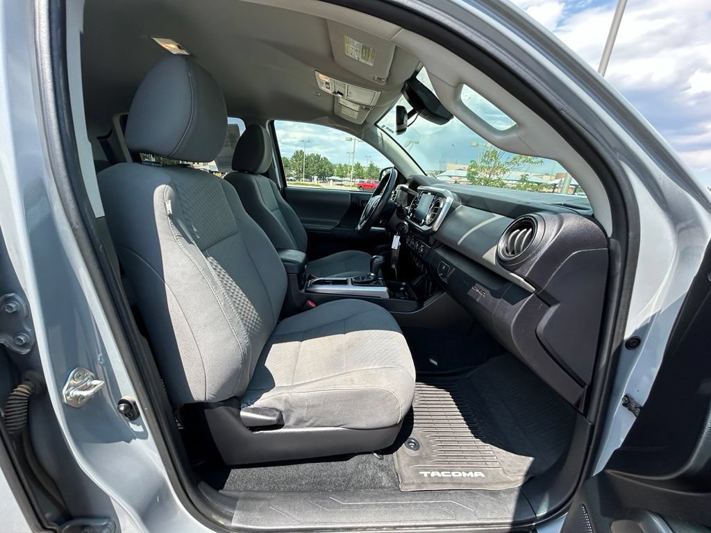 Used 2020 Toyota Tacoma SR5 AWD/4WD image 28