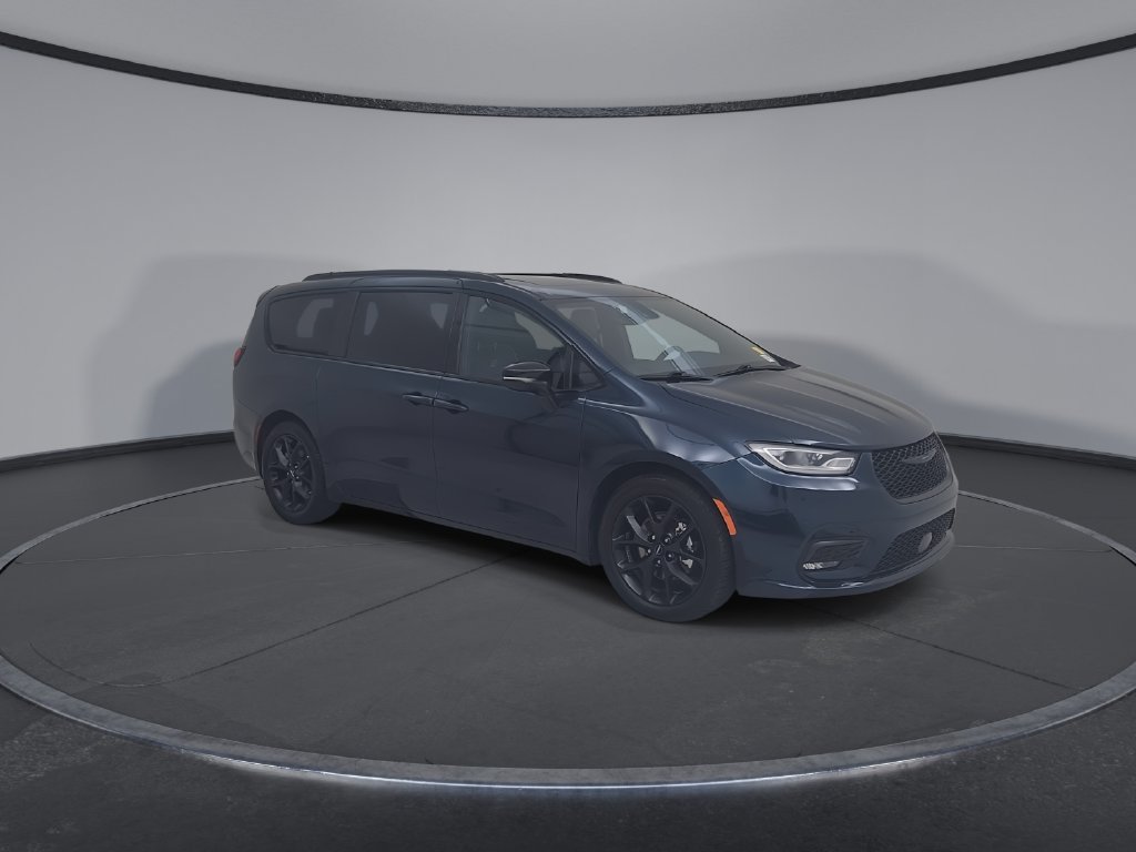 Certified 2025 Chrysler Pacifica Limited FWD image 4