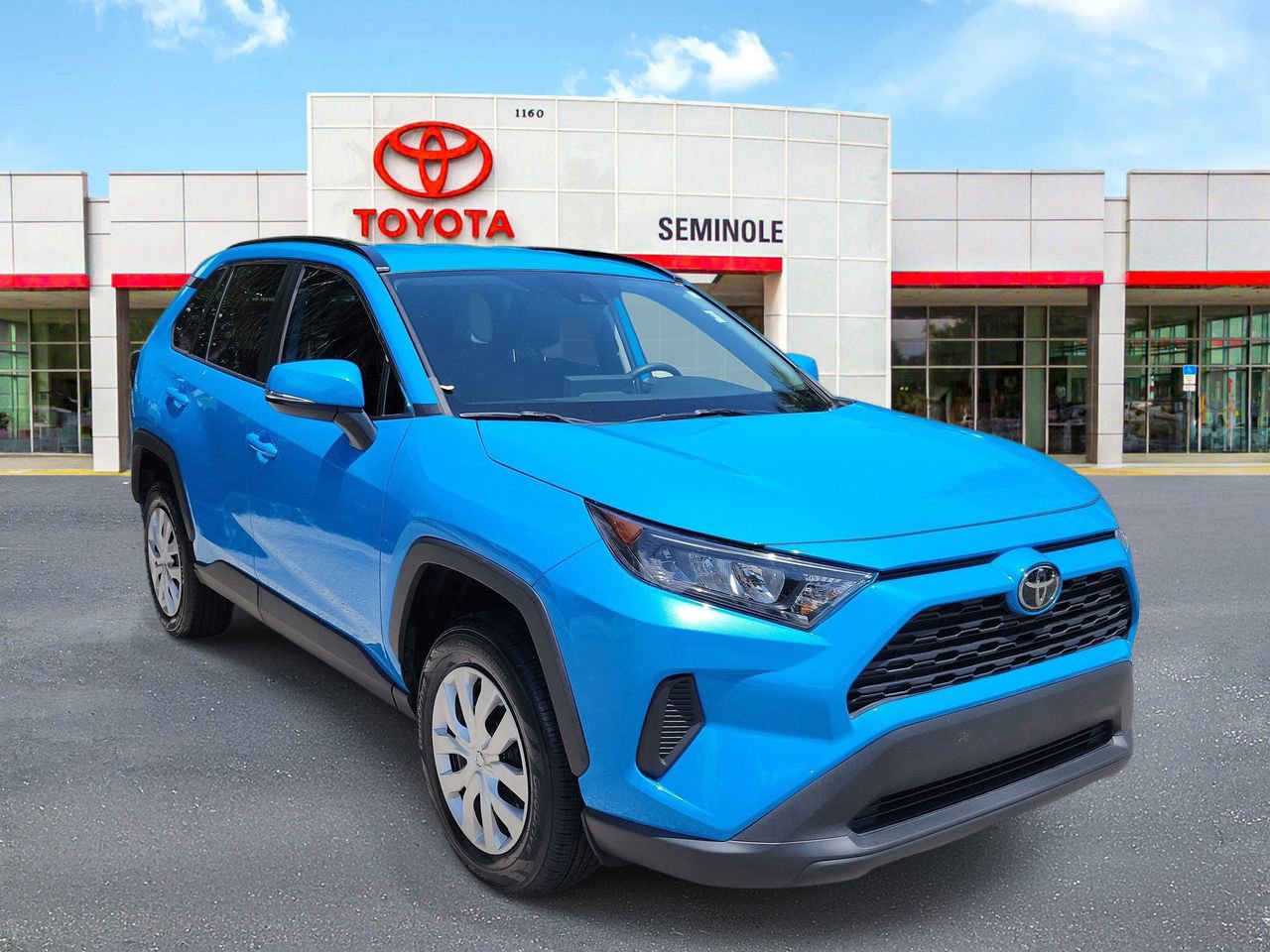 Used 2020 Toyota RAV4 LE FWD image 2