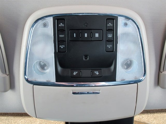 Used 2015 Chrysler 300 C w/ Light Group image 35