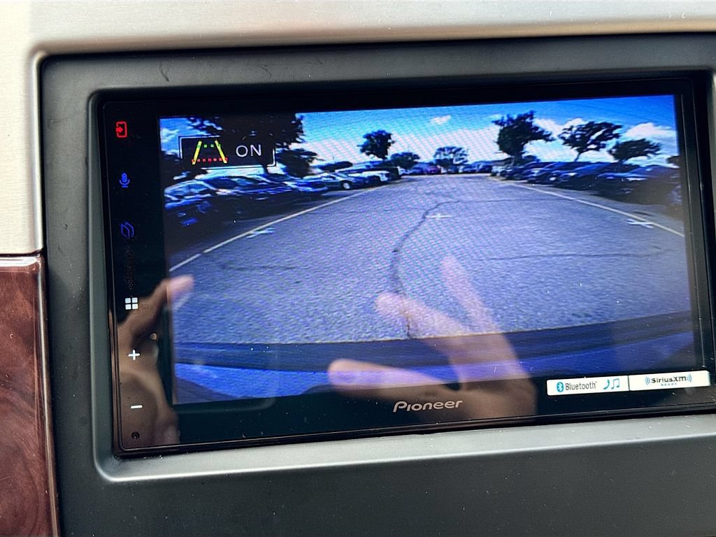 Used 2014 Cadillac Escalade Luxury AWD/4WD image 15