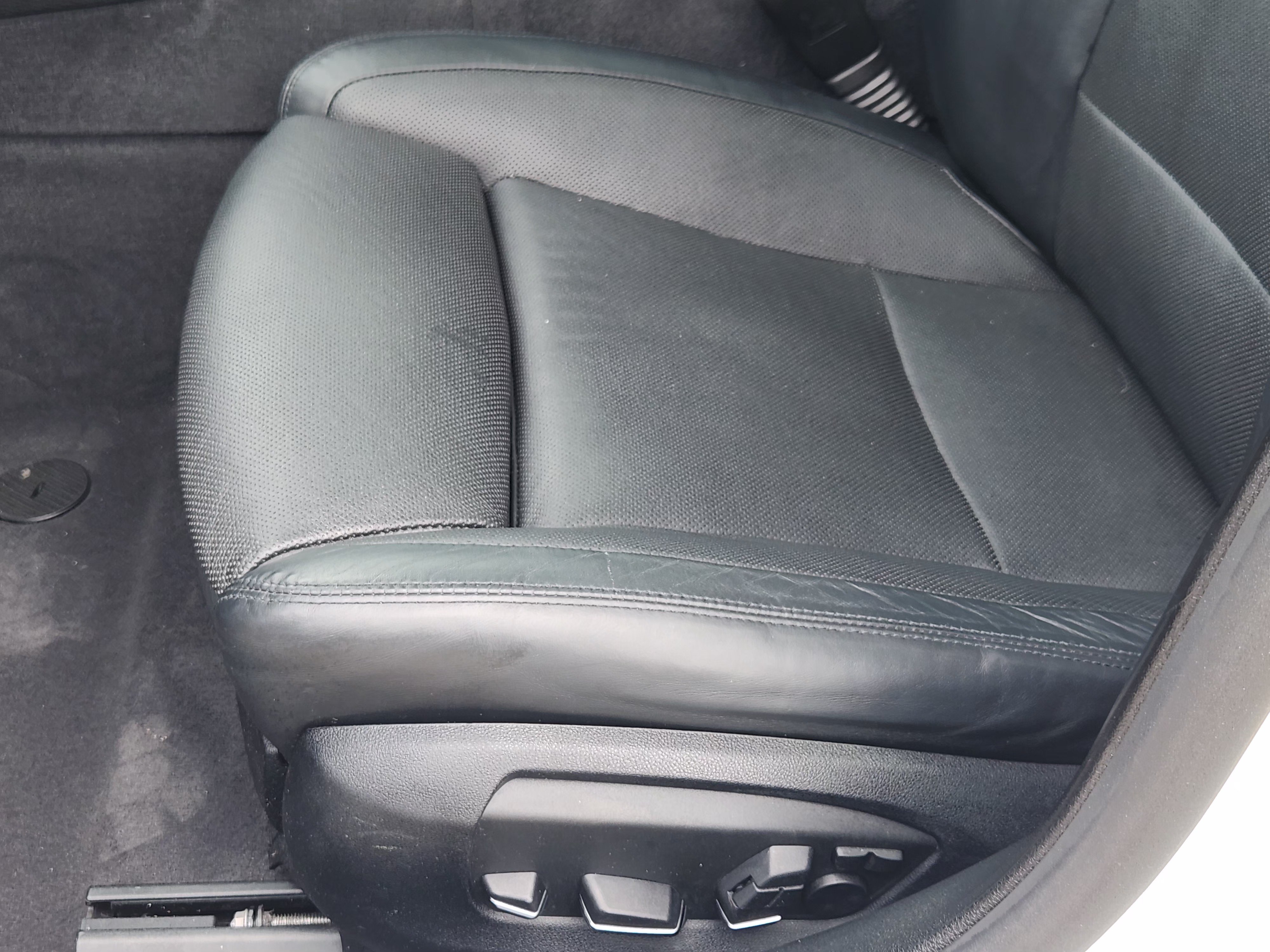Used 2015 BMW 750Li RWD image 23