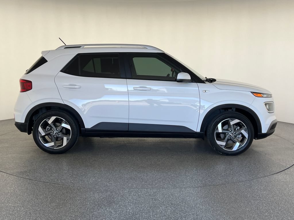 Used 2023 Hyundai Venue SEL FWD video 2