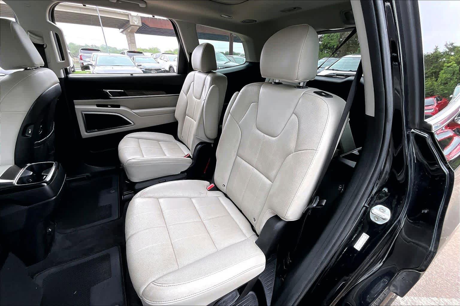Used 2020 Kia Telluride SX w/ Towing Package FWD image 21