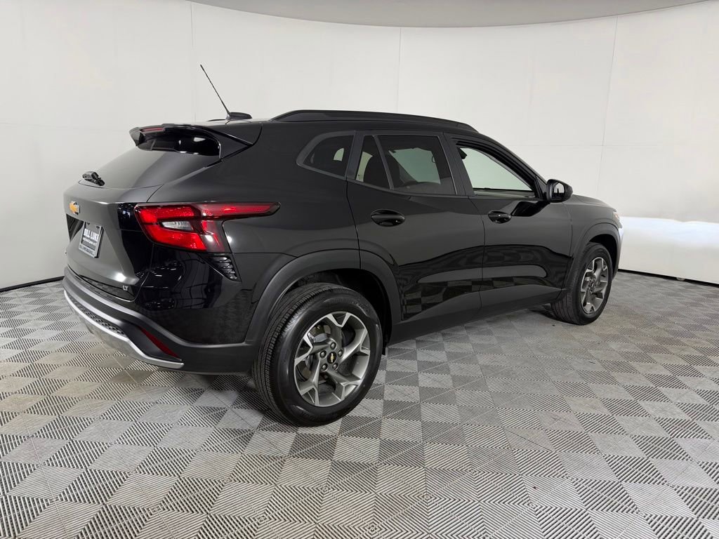 Used 2025 Chevrolet Trax LT w/ LT Convenience Package FWD image 6