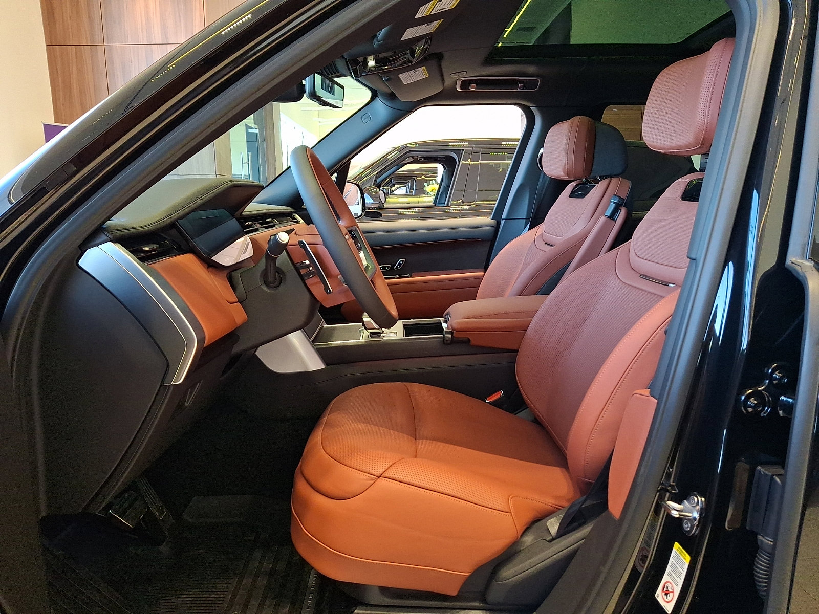 New 2026 Land Rover Range Rover SV AWD/4WD image 9
