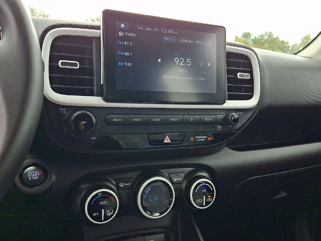Used 2026 Hyundai Venue SEL FWD image 24