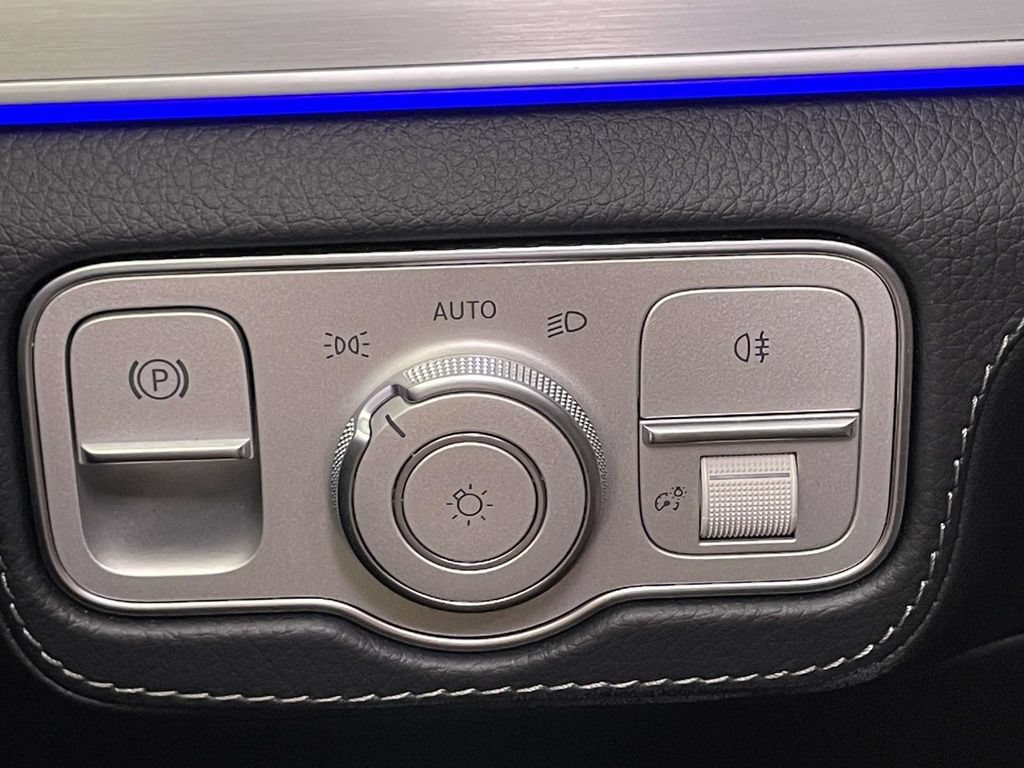 Used 2025 Mercedes-Benz GLS 580 4MATIC image 33