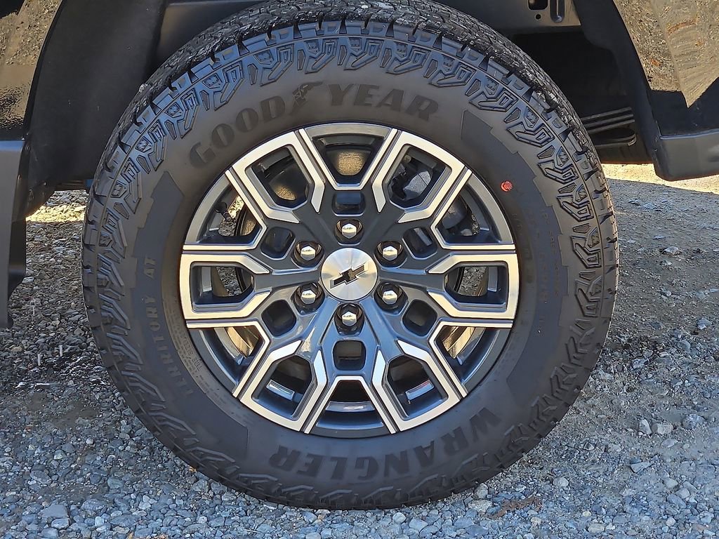 Used 2024 Chevrolet Colorado Z71 w/ Z71 Convenience Package 2 image 12