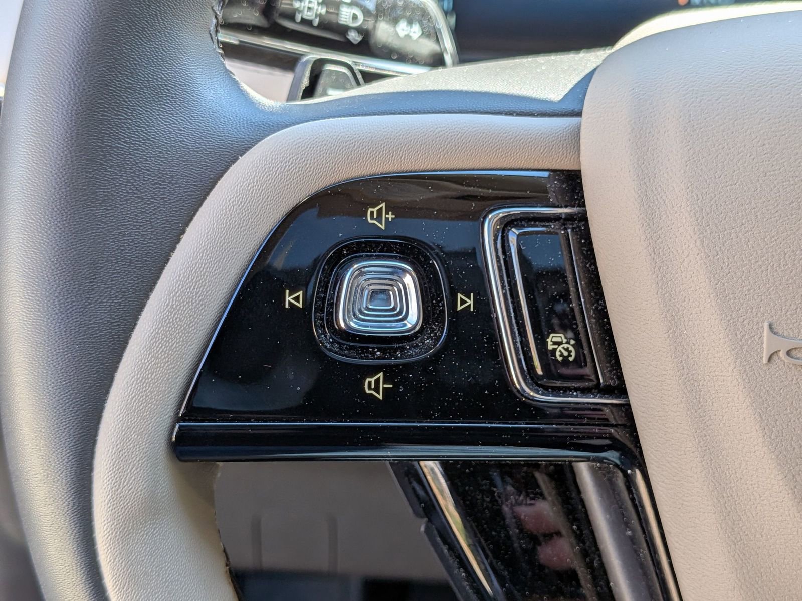 Used 2023 Lincoln Corsair FWD w/ Equipment Group 101A image 18