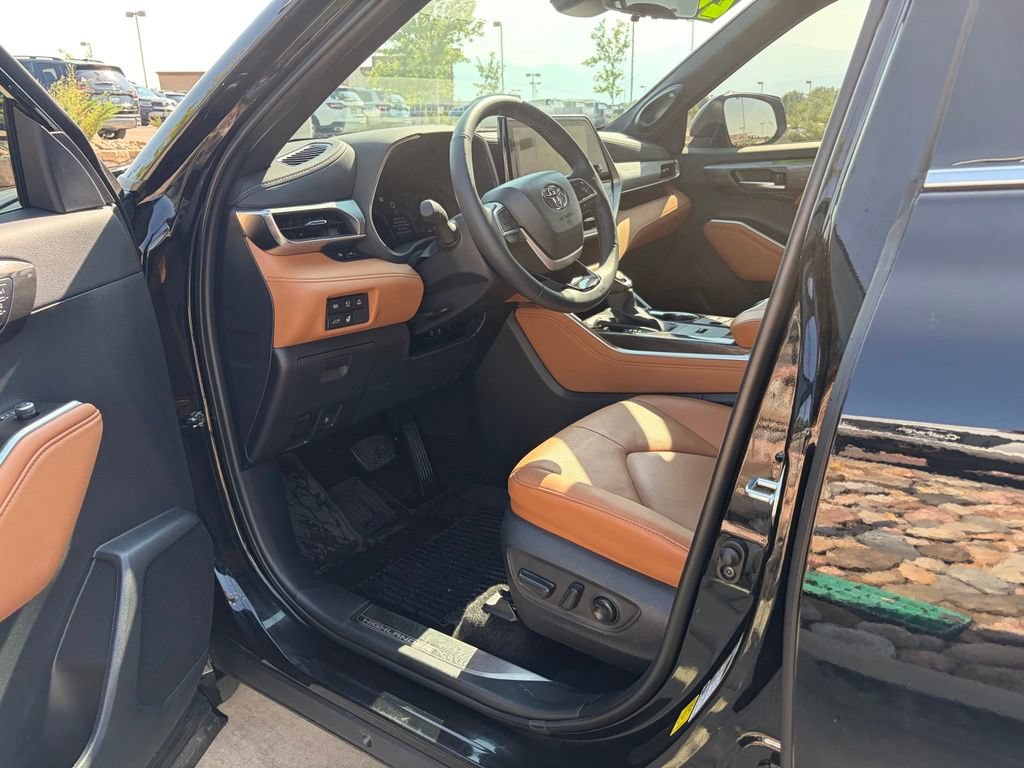 Used 2026 Toyota Highlander Platinum AWD/4WD image 13