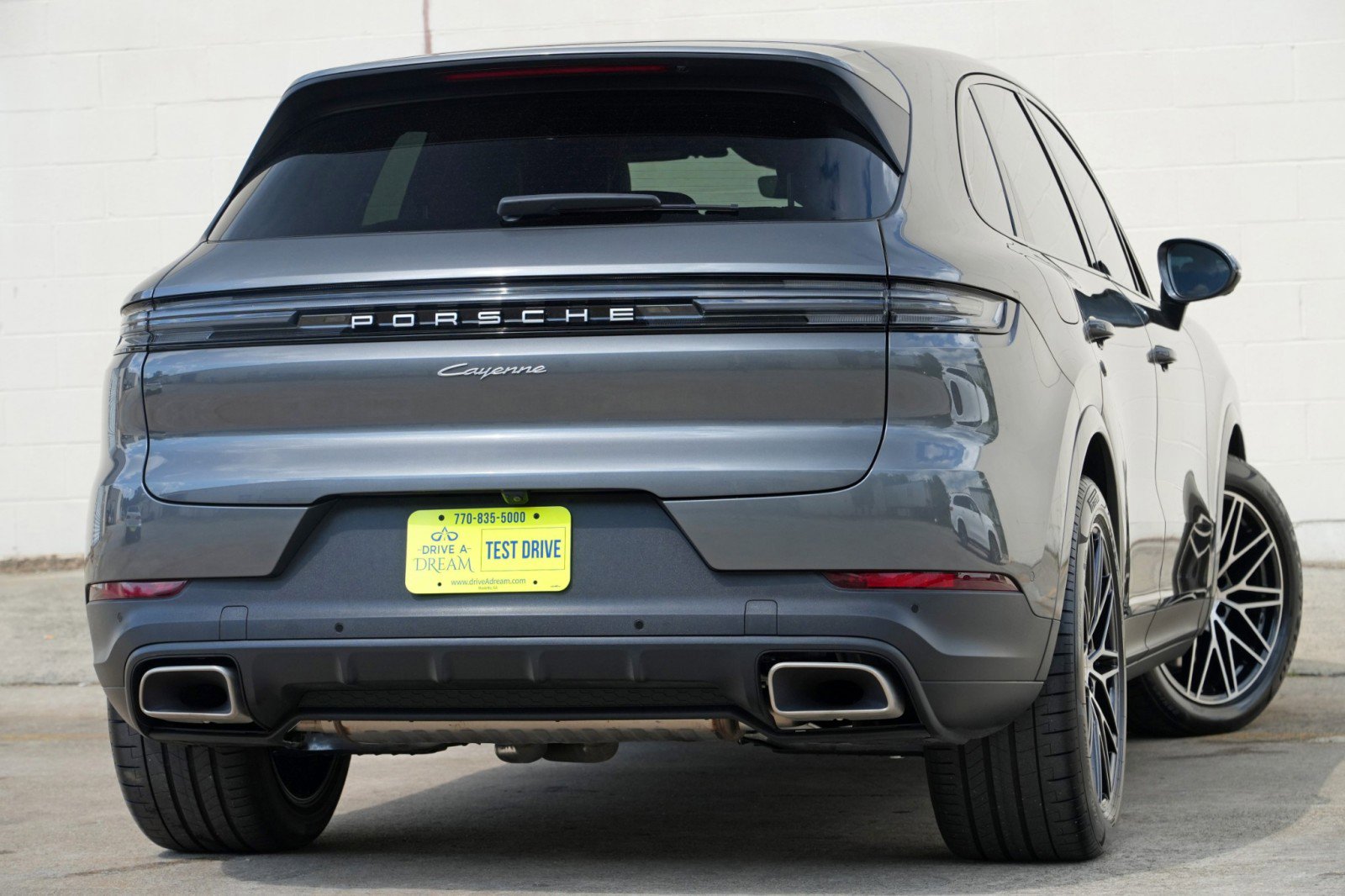 Used 2025 Porsche Cayenne AWD/4WD image 5