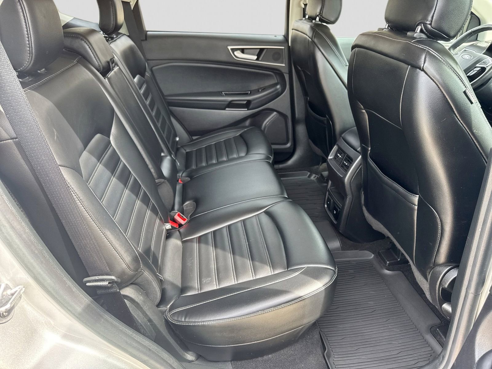 Used 2019 Ford Edge SEL AWD/4WD image 24