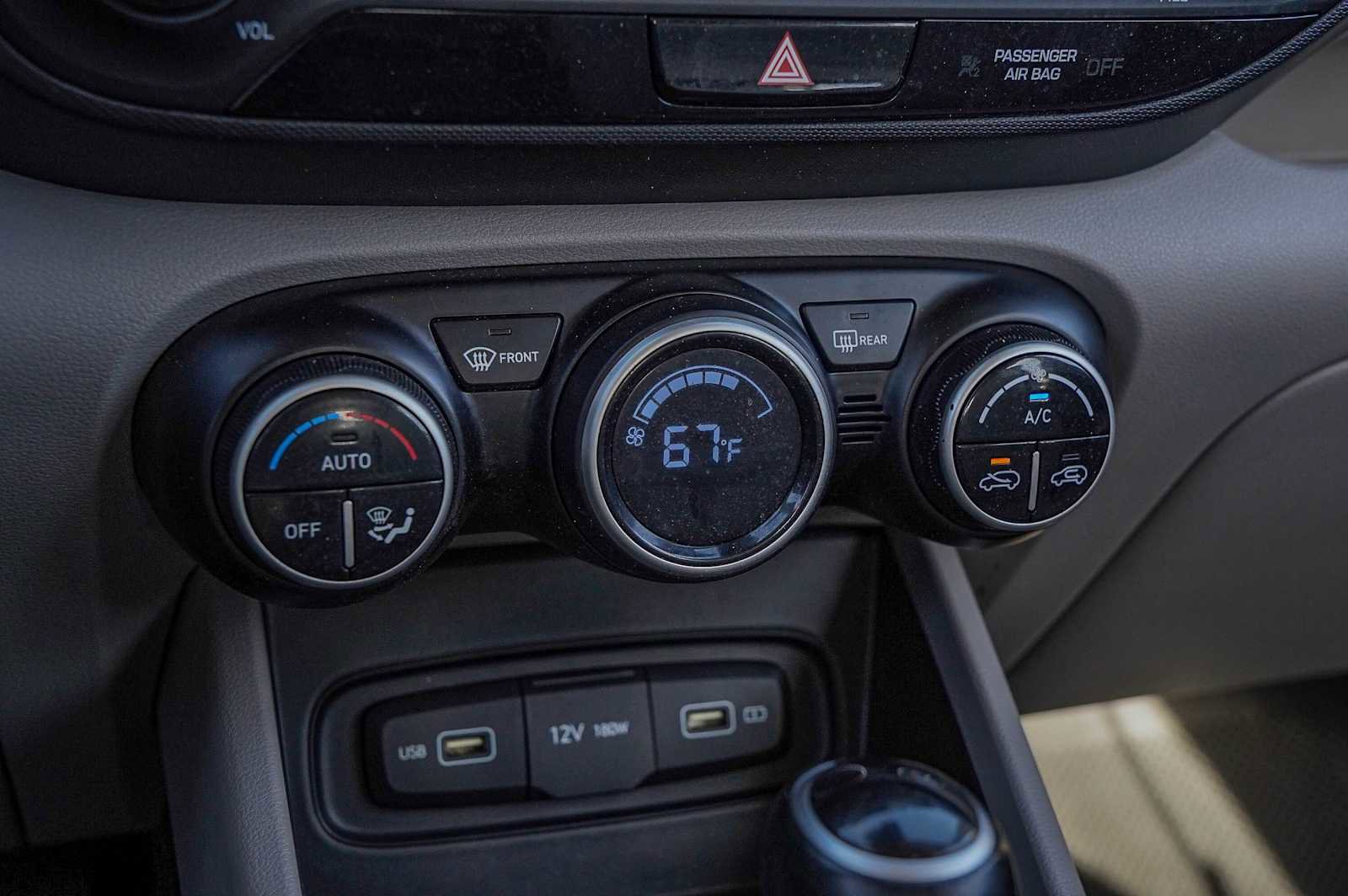 Used 2022 Hyundai Venue SEL image 19