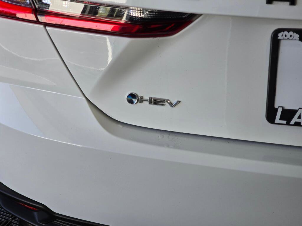 Used 2025 Toyota Camry SE image 13