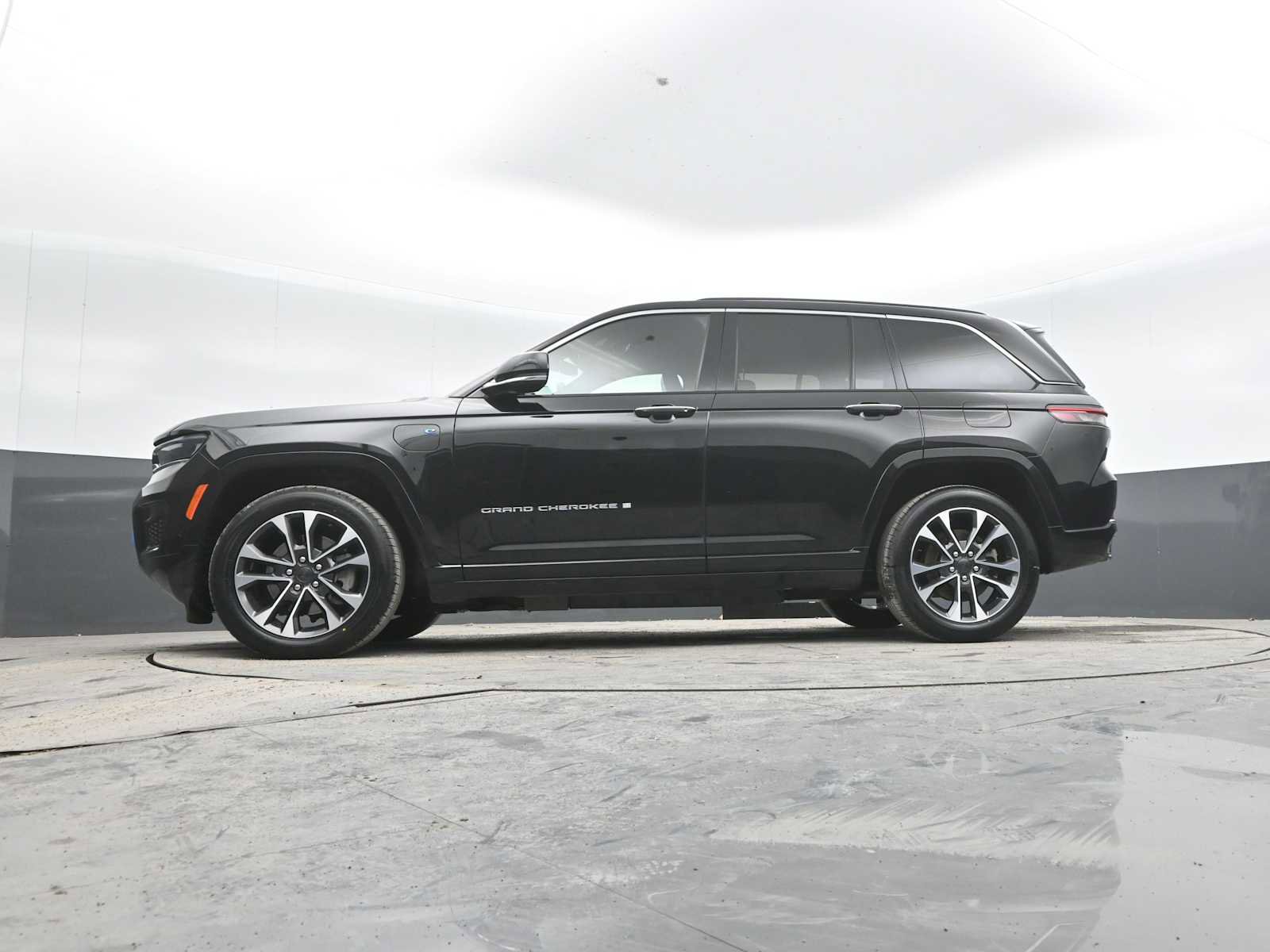 Used 2023 Jeep Grand Cherokee Overland image 38