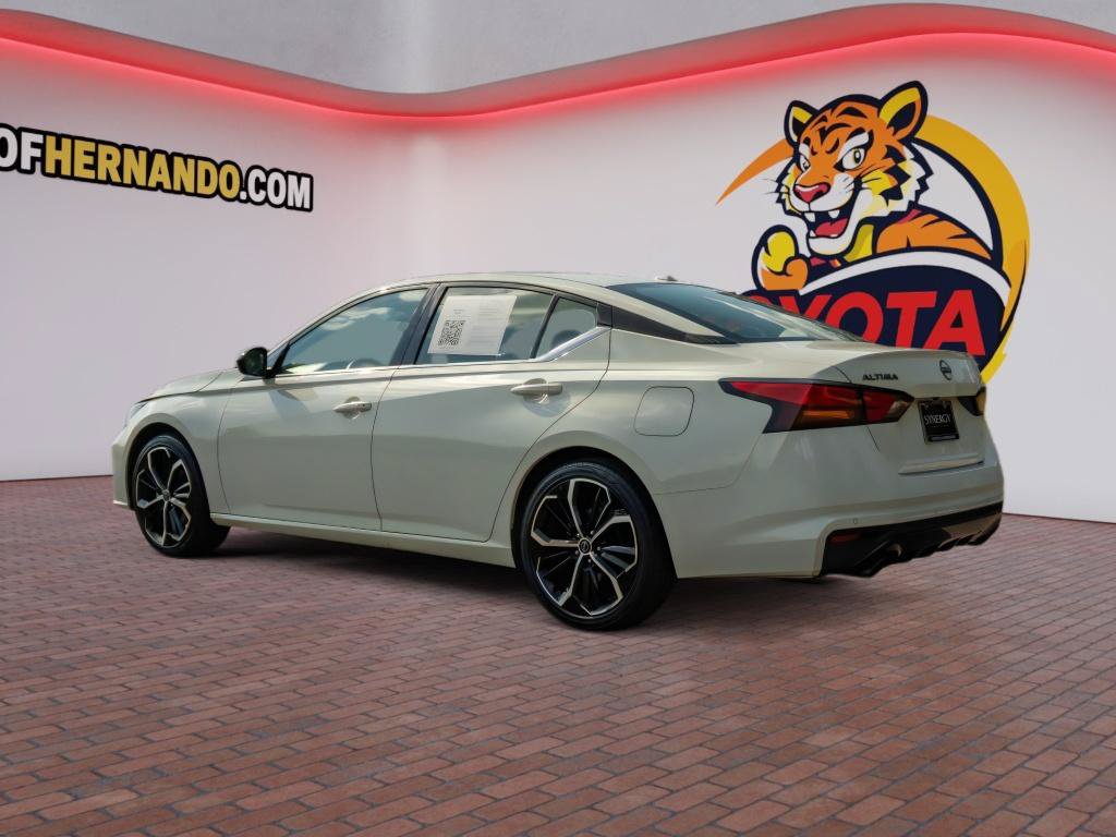 Used 2025 Nissan Altima 2.5 SR FWD image 8
