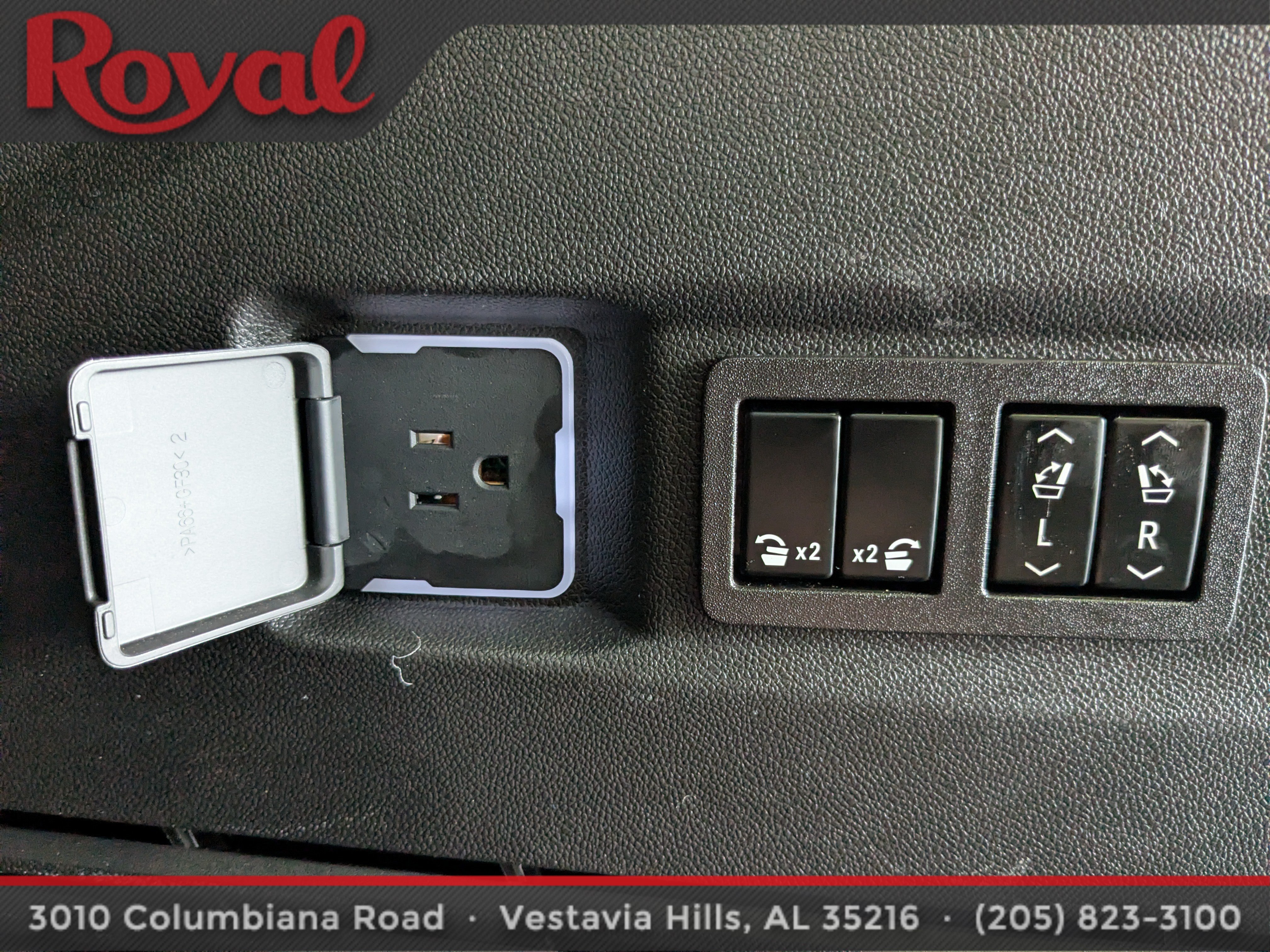 Used 2023 Chevrolet Tahoe Z71 w/ Luxury Package AWD/4WD image 15