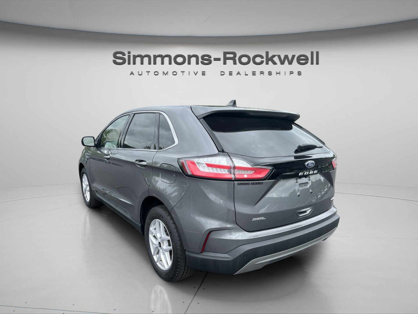 Used 2024 Ford Edge SEL w/ Convenience Package AWD/4WD image 3
