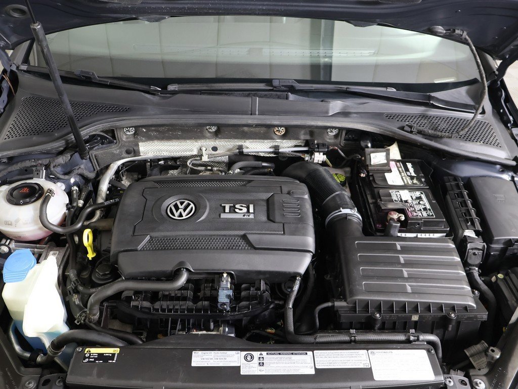 Used 2018 Volkswagen Golf R 4-Door image 20