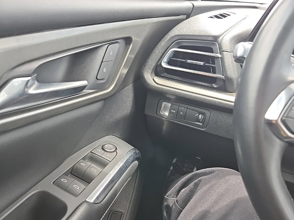 Used 2024 Chevrolet Traverse LT FWD image 21