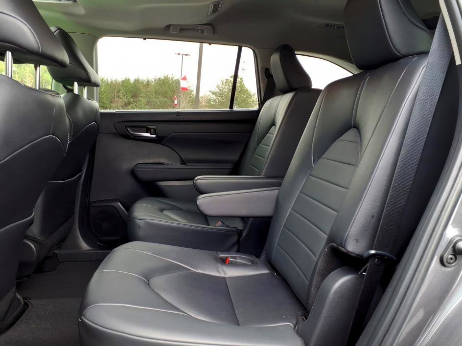 Certified 2024 Toyota Highlander XLE image 13