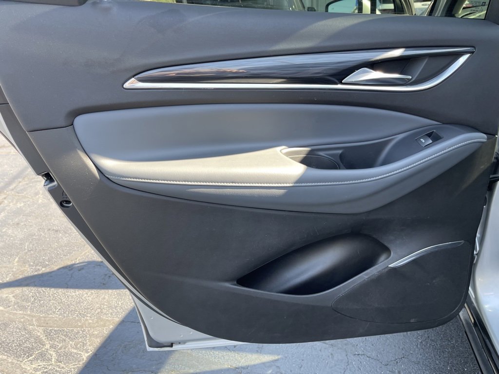 Used 2021 Buick Enclave Essence image 22