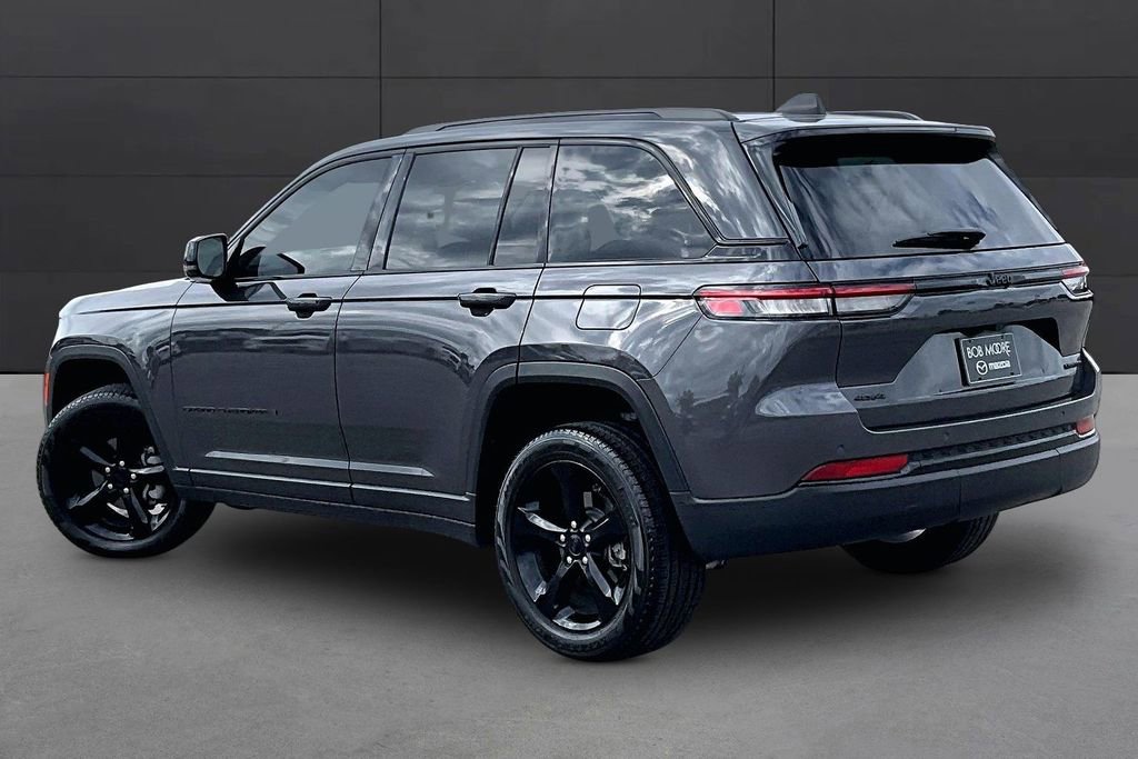Used 2024 Jeep Grand Cherokee Limited w/ Black Appearance Package AWD/4WD image 10