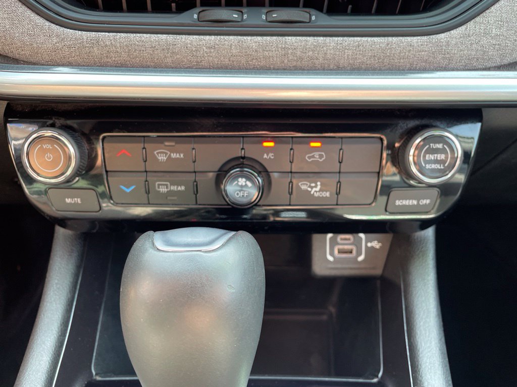 Used 2024 Jeep Compass Latitude AWD/4WD image 20