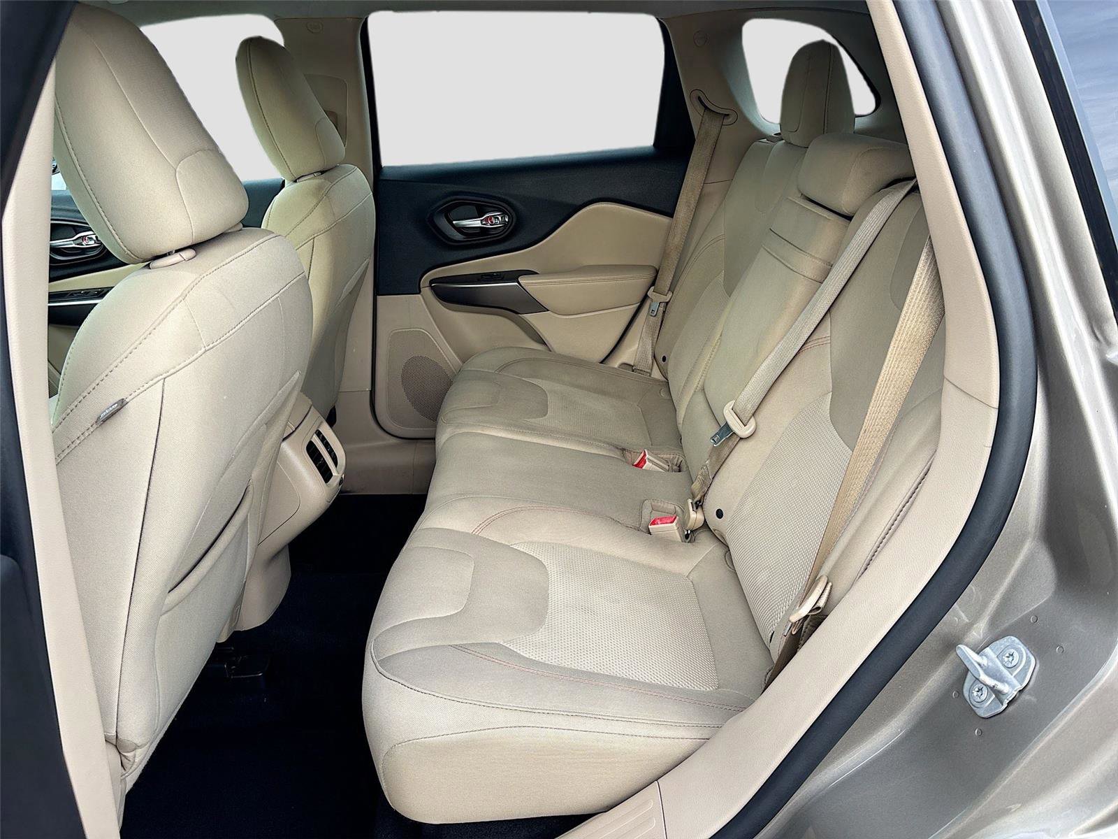 Used 2019 Jeep Cherokee Latitude w/ Popular Appearance Group image 24