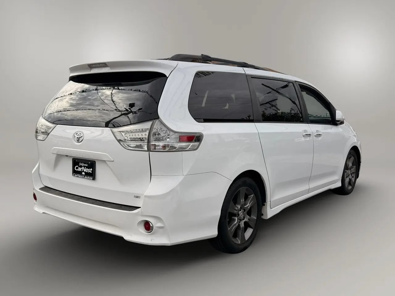 Used 2015 Toyota Sienna SE w/ SE Preferred Package FWD image 14